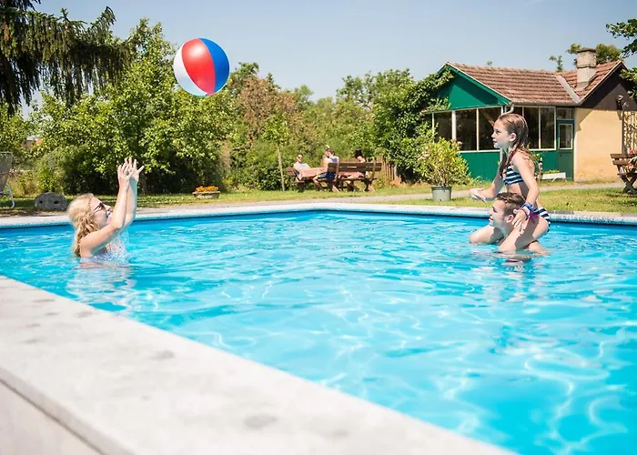 Homestay Winzerhof Familie Bogner *